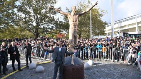 Seguidores del Malmo piden retirar la estatua de Zlatan