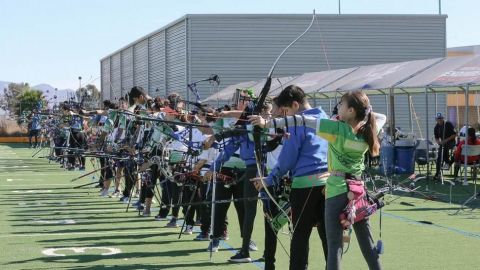 Tiro con arco de BC con sangre nueva en el estatal