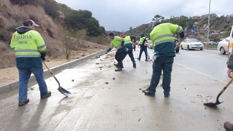 Continúan limpiezas después de las lluvias en Tijuana