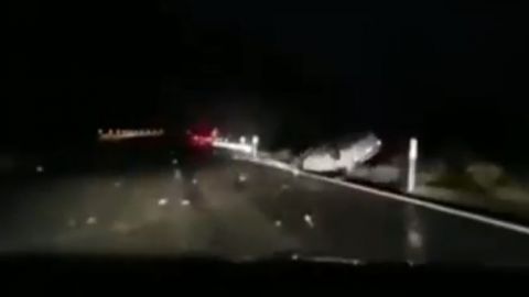 VIDEO: Volcadura en La Rumorosa es grabada en video