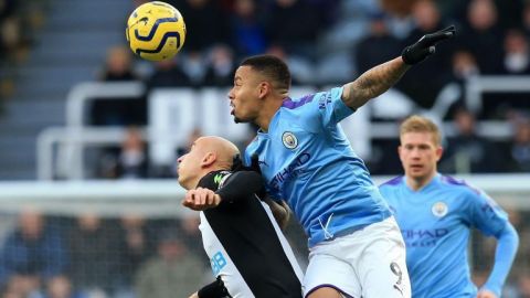 Newcastle aleja al Manchester City del título de la Premier League
