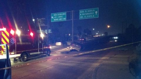 VIDEO: Muere conductor en choque, esposa e hija heridas