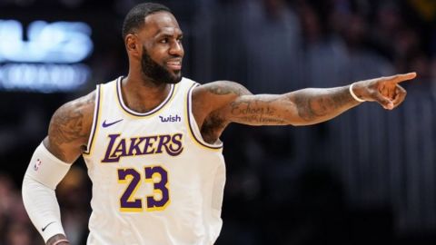 James y Davis anotan 25 puntos, en triunfo de Lakers