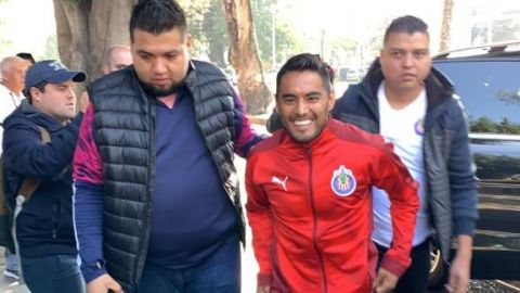 ‘Gallito’ Vázquez hace exámenes médicos con Chivas