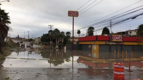 VIDEO: Se inunda la Avenida Héroes de la Independencia