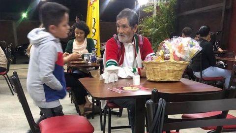 FOTOS: Niño regala dinero que ganó en lotería a anciano para tacos 😭