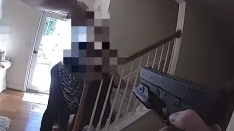 VIDEO: Oficial de policía dispara contra madre de un agresor por accidente