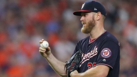 Strasburg acuerda con los Nacionales