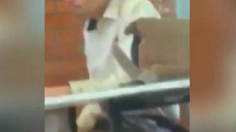 VIDEO: Captan a maestro masturbándose frente a alumnos