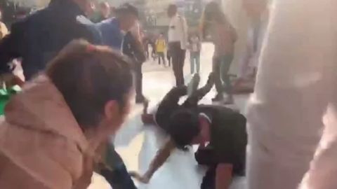 VIDEO: Campesinos golpean a activistas LGBT en Bellas Artes