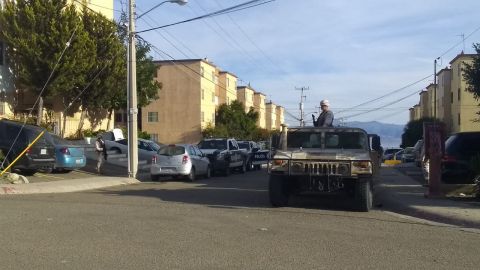 Ejército y Policía Municipal resguardan un domicilio.