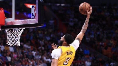 Con 33 puntos de Davis, Lakers se imponen 113-110 al Heat