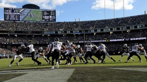 Jaguars arruinan último partido de Raiders en Oakland