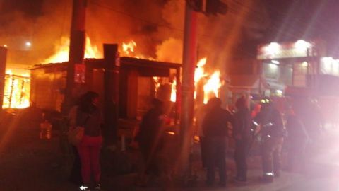 Incendio en inmediaciones del bulevar Lázaro Cárdenas