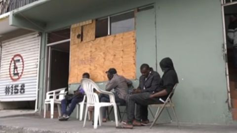 Haitianos se reproducen en Tijuana; algunos para ''arreglar'' papeles