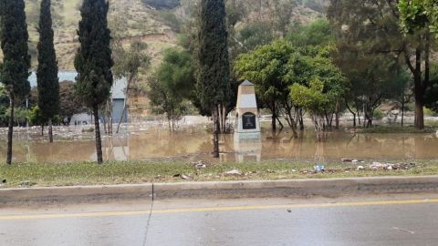 Continua inundación en Rosas Magallón