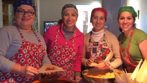 Preparar tamales para navidad, una tradición familiar