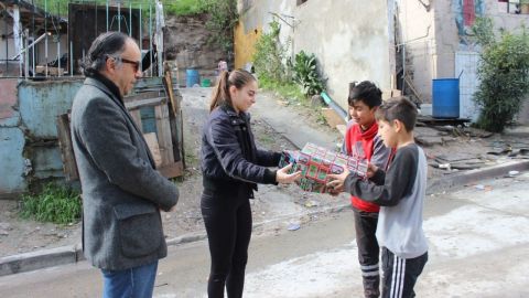 Gobernador Bonilla le cumple promesa a niños de la colonia Tejamen