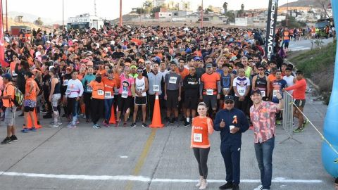 Exhortan a corredores de IX Serial donen material médico