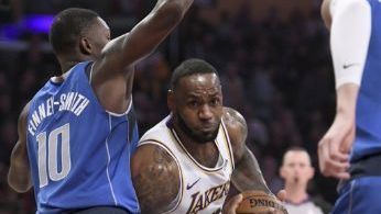 James y Davis brillan en triunfo de Lakers sobre Dallas