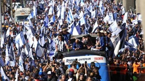 Monterrey desfila y festeja su título ante su gente