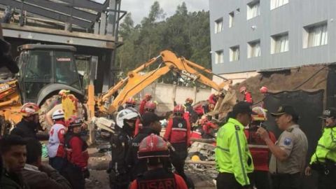 Cinco personas muertas y cuatro heridas al colapsar un muro en Ecuador