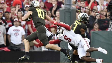 Oregon gana el Rose Bowl en duelo de volteretas