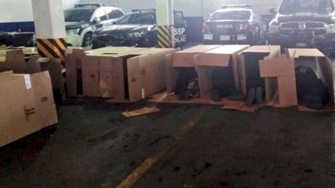 Policías duermen en cajas de cartón por ausentarse a laborar