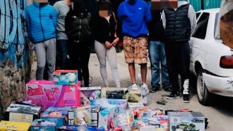Detienen a 7 personas por robar juguetes