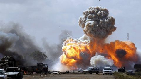 Al menos 42 muertos en un bombardeo atribuido a fuerzas de Hafter en Trípoli