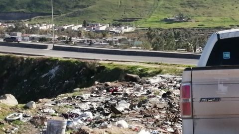 VIDEO: Encuentran 2 hombres asesinados, 15 minutos después otro más