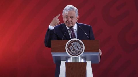 AMLO pide a enfermeras que sean ''guardianes contra corrupción''