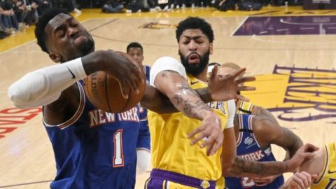 Davis se golpea la espalda, Lakers vencen 117-87 a Knicks