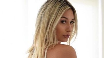 FOTOS: 🔥 Issa Vegas en pequeña y transparente lencería blanca 🍑