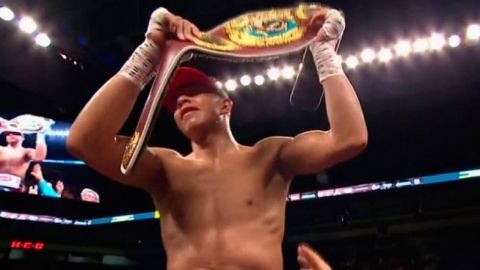 Boxeo Jaime Munguía noquea a Spike O'Sullivan en su debut en el peso mediano