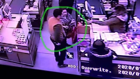 Roban carteras en supermercados