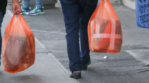 Protestan a favor del uso de bolsa de plástico en CDMX