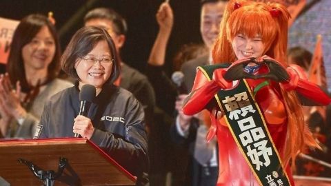 Candidata gana elección en Taiwán disfrazándose de personaje de anime