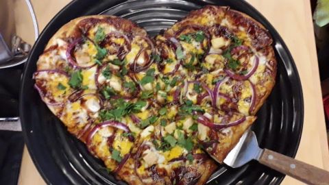 Boston's Pizza brinda apoyo a HIC