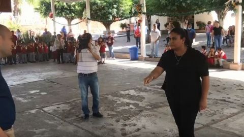 VIDEO: Maestra reclama su plaza, se la vendieron a un político