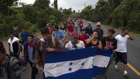 EE.UU. advierte a migrantes hondureños que serán ''detenidos y deportados''