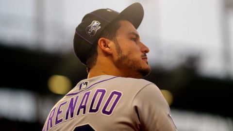 Nolan Arenado molesto por los rumores de cambio