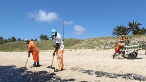 Manchas de petróleo supera 1.000 playas en litoral brasileño desde agosto
