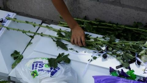 Familia asesinada en Guerra de El Salvador recibe sepultura 37 años después
