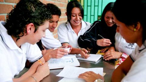 Jóvenes mexicanos, satisfechos con educación pese a bajo rendimiento