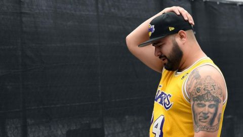 FOTOS: La afición lamenta la partida de Kobe en Staples Center