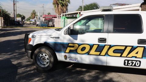 Agente municipal se dispara con rifle AK47