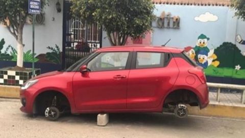 Le roban las 4 llantas de su auto 🚗 | Frente a Kínder de la colonia fundadores