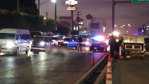 VIDEO: Atropellan a hombre frente a puente peatonal