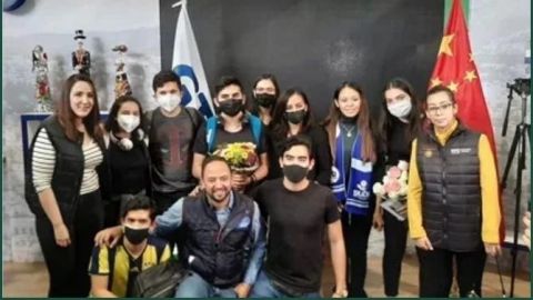 Llegan a Guanajuato estudiantes provenientes de China tras alerta